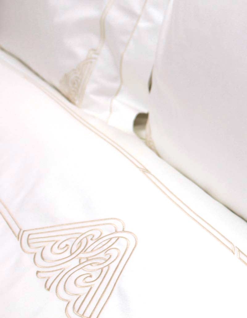 Embroidered White Duvet Cover With Golden Color Thread In Satin