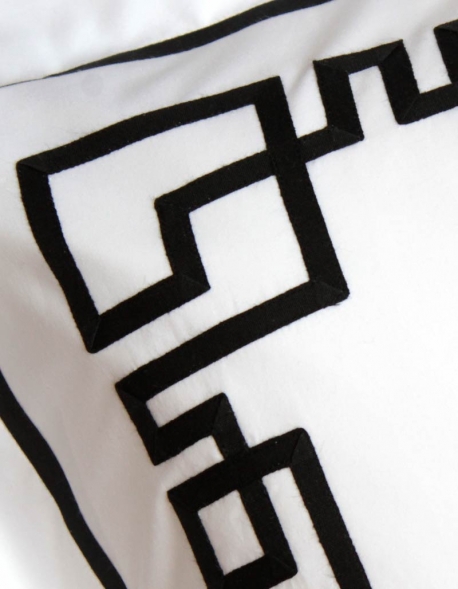 Square pillowcase NIGHT&DAY N°17 in white sateen of cotton and black ribbons