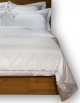 Drap de lit blanc brodé couleur gris argenté en satin de coton, fabriqué en France